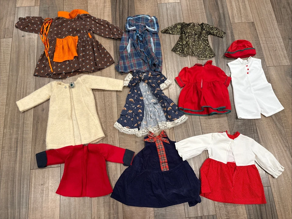 Gran Lote de 10 Vestidos Muñeca Trajes Aparece Hecho a Mano De Colección 13"-18" Vacaciones/Otoño Foto 1 de 4