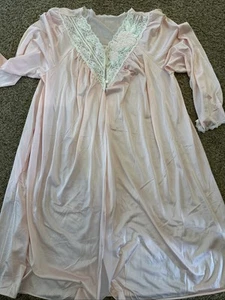 ShadowLine Vtg Sz L Pale Pink Silky Robe Embroidered w Pink Roses Romantic - Picture 1 of 6