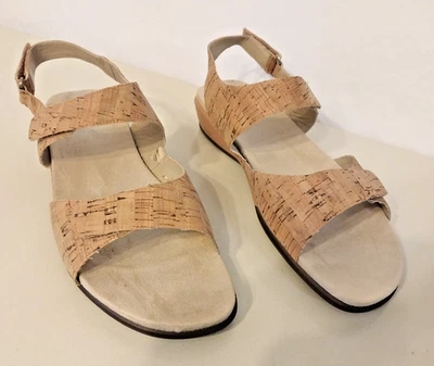 Sandalia deportiva cómoda para mujer EASY SPIRIT color corcho y patrón Foto 1 de 4