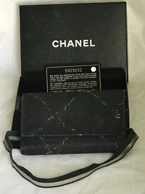Cartera triple plegable CHANEL línea de viaje hecha en Francia con caja y tarjeta auténtica  Foto 1 de 4