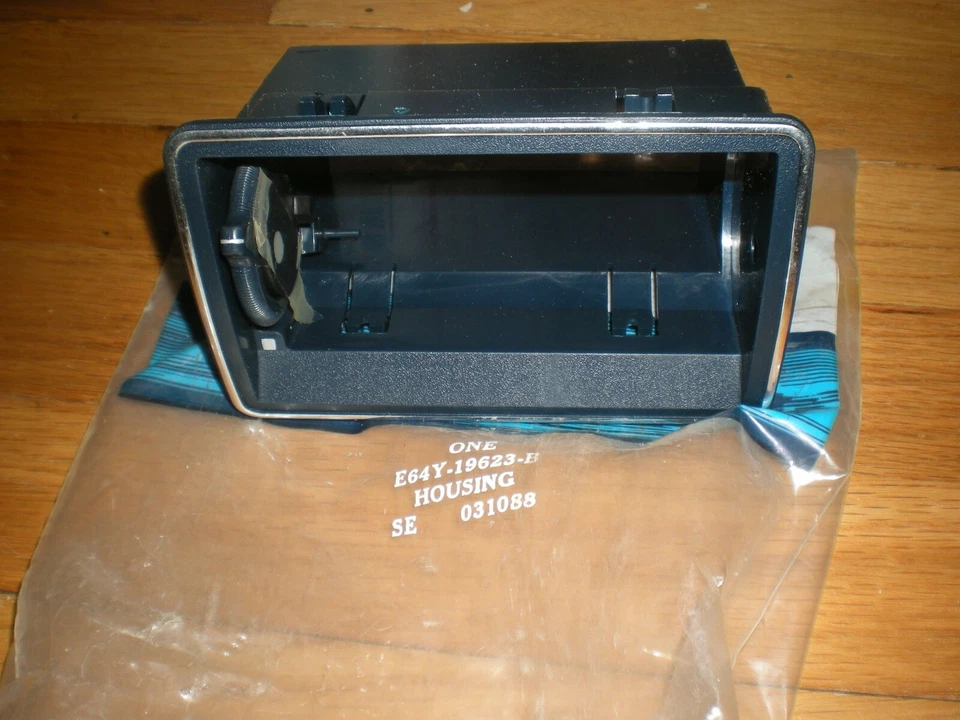 Новый из старых запасов 1986 1987 Mercury Sable корпус регистратора кондиционера правая сторона полночный синий E64Y-19623-B - Изображение 1 из 1