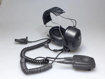 3M PELTOR HAEDSET MT7H79A W PUSH TO TALK PTT CONTROLLER  FL5018 PTT MOTOROLA - Image 1 of 4