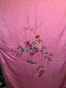 Vtg Pink Chinese Silk Bed Spread Wall Hanging Wedding Shawl Embroidered 66"x56" - Bild 1 von 5