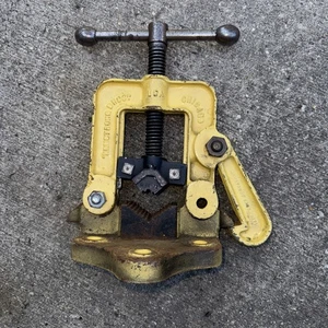 Vintage Armstrong Pipe Vise/Clamp Cast Iron No.71 Chicago USA Used - Picture 1 of 3