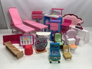 Lote Mixto Barbie y Otras Marcas Juguetes Muebles Mascotas Accesorios Niños Bebé y Ropa - Imagen 1 de 9