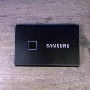 Samsung T7 Touch/(Fingerprint) 2TB tragbare externe SSD - Schwarz (MU-PC2T0K/WW) - Bild 1 von 4