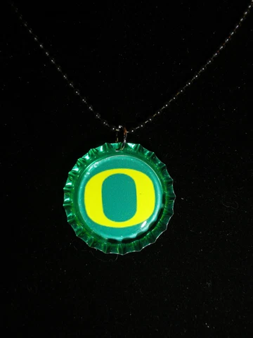 University of Oregon Ducks 28" Bottle Cap Necklace - NEW Cover