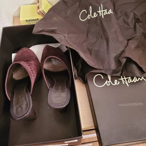 Cole Haan Suede Clogs Women’s Size 8.5 B CHEVONNE DARK CHOCOLATE & ORIGINAL BOX - Picture 1 of 24