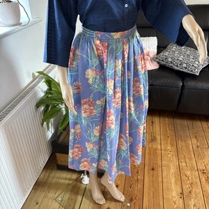 Liberty Plus Wollrock "ready to sew" Blumenmuster neu aus altem Lagerbestand elastischer Bund, Plissee vorne - Bild 1 von 9