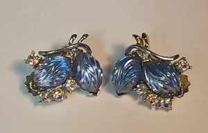 Bonitos pendientes de clip florales vintage perla azul lucite y cristal AB tono dorado - Imagen 1 de 5