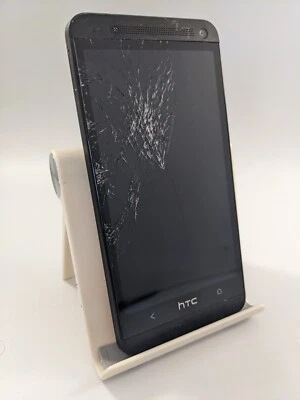 HTC One M7 Black Unlocked 32GB 2GB Touchscreen Android Smartphone Cracked - Image 1 of 4