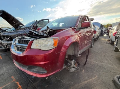 08-20 Dodge Grand Caravan guardabarros delantero forro lado derecho pasajero OEM 5113094AD Foto 1 de 4