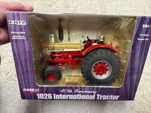 1/16 ERTL International Harvester 1026 Gold Demonstrator Tractor (40th Ann.) - Picture 1 of 5