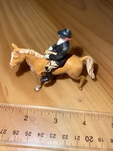 New Vintage Britains RIDER ON TAN HORSE - Picture 1 of 7