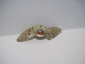 Vintage Holy Infant Jesus of Prague Gold Tone Cameo Brooch Pin - Picture 1 of 6