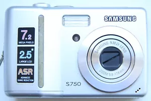Samsung S750 Compact Digital Camera 7.2 MP Silver - Picture 1 of 15