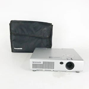 Panasonic PT-LM1E Compact LCD VGA Projector - Classroom / Office + Carry Case - Afbeelding 1 van 6