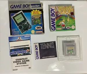 Raro Nintendo Game Boy Pocket Bundle Ed. GIG TENNIS NO CONSOLE Scatola + Gioco - Foto 1 di 17