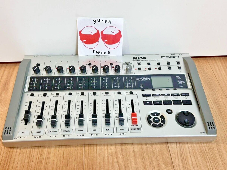 ZOOM R24 Digital Multi Track Recorder 24 Track Interface Controller 8 Kanal - Bild 1 von 4