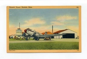 Postal Hyannis MA 1948, avión hélice Northeast Airlines, hangar, torre - Imagen 1 de 2