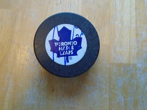 Disco de hojas de arce de Toronto autografiado por Craig Berube - Imagen 1 de 3