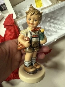 Hummel Goebel Collectors Club Figurine Valentine Joy 399 Club Exclusive - Picture 1 of 9