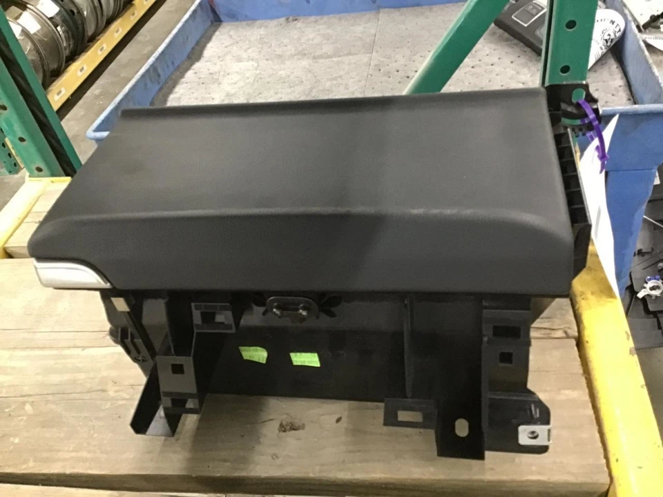 Console Front 217 Type S Models Coupe Floor Fits 15-17 MERCEDES S-CLASS 1013328 - Изображение 1 из 4