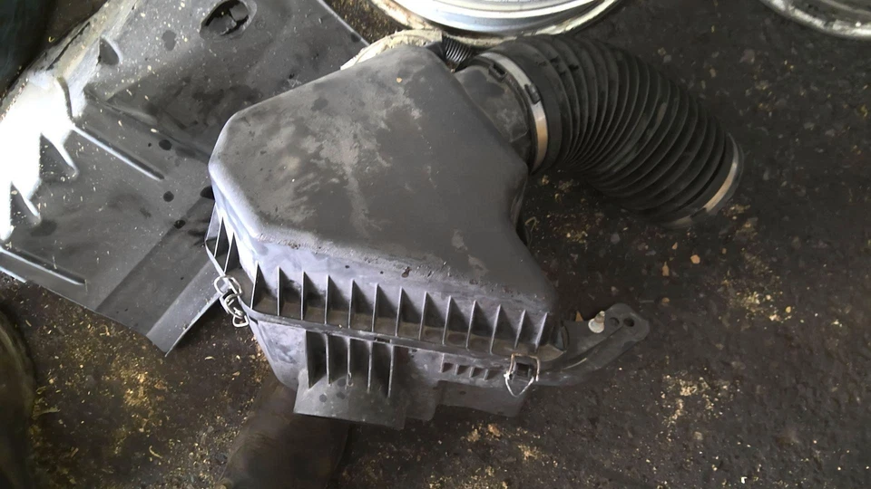 11 12 13 14 15 16 CHRYSLER TOWN CNTRY purificador de aire Foto 1 de 1