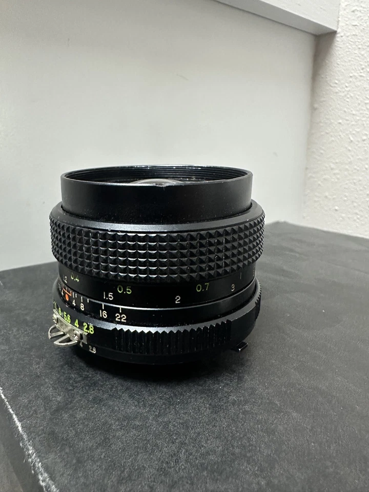 Lente SAKAR MC 28 mm f/2,8 COMO NUEVA montura Nikon Foto 1 de 4