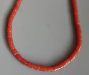 LOVELY, ANTIQUE, CARVED REAL CORAL CYLINDRICAL BEAD NECKLACE 9ct GOLD CATCH 6g