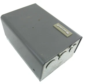 Honeywell Triple Aquastat Relè Termostato Controllo Bruciatore L8124L1011 - Foto 1 di 9