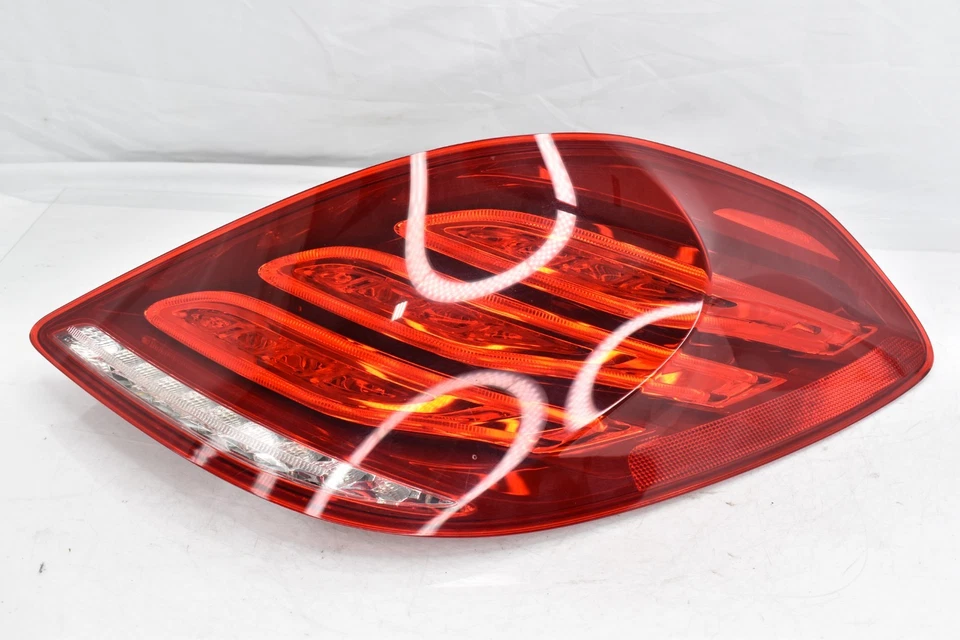 Lámpara de luz trasera derecha 14-17 Mercedes W222 S550 S600 Maybach sedán 2229065701 OEM Foto 1 de 4
