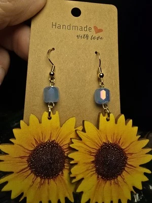 Pendientes de madera de girasol hechos a mano Foto 1 de 4