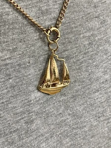 9ct Gold Sailing Boat Pendant, Vintage 1960’s Sail Boat Charm, UK Hallmarked - Picture 1 of 12