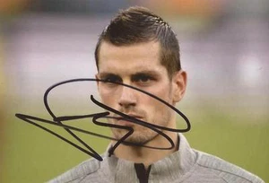 FRANCE & MAN UNITED: MORGAN SCHNEIDERLIN SIGNED 6x4 ACTION PHOTO+COA - Picture 1 of 1