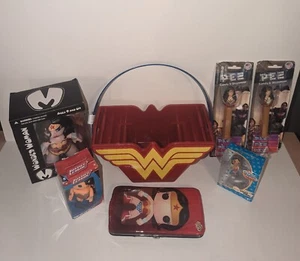 Lotto Wonder Woman - 7 articoli - Foto 1 di 7