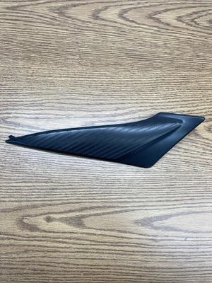 SUZUKI GSX-R750 2012-2023 FUEL TANK SIDE COVER LEFT PART # 44180-14J00 - Image 1 of 4