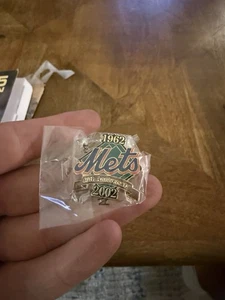 NEW YORK METS 40TH ANNIVERSARY 1962-2002 COLLECTOR  PIN New In Plastic - Picture 1 of 2