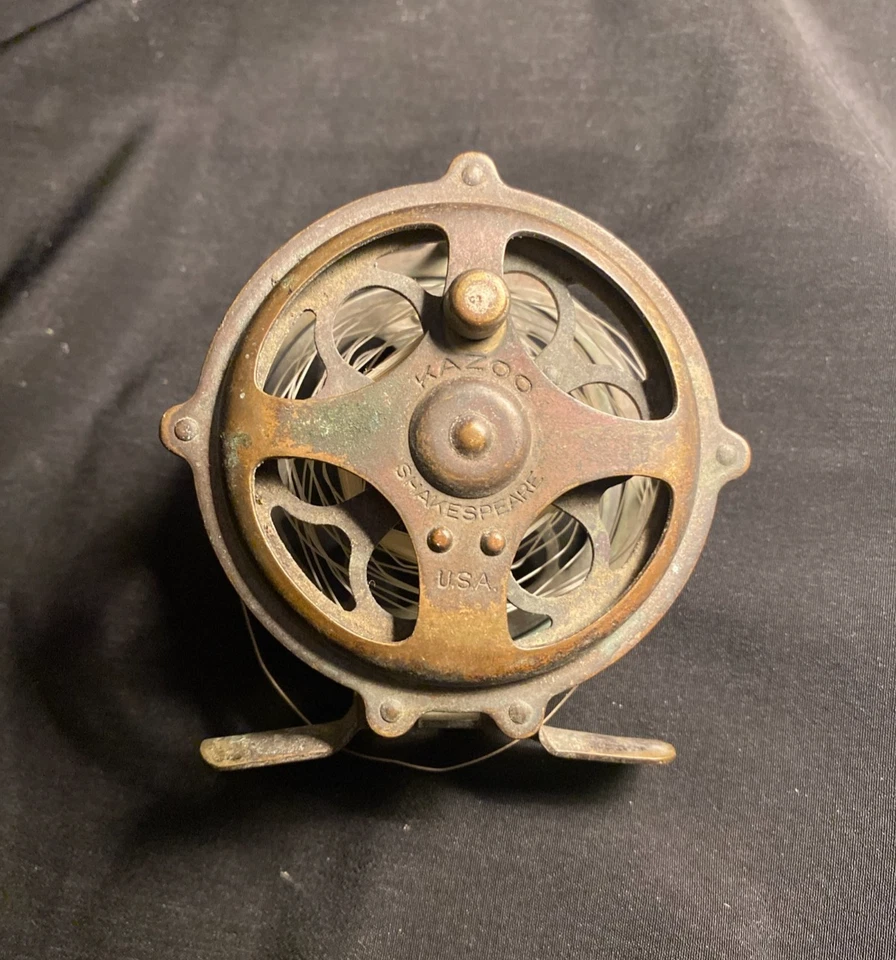 Carrete de pesca con mosca Shakespeare Kazoo de colección 7B10 Foto 1 de 1