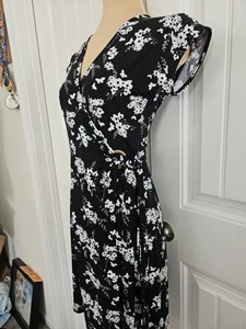 Michael Kors Black & White Floral Butterflies V-Neck Wrap Dress NWT Sz S - Picture 1 of 12