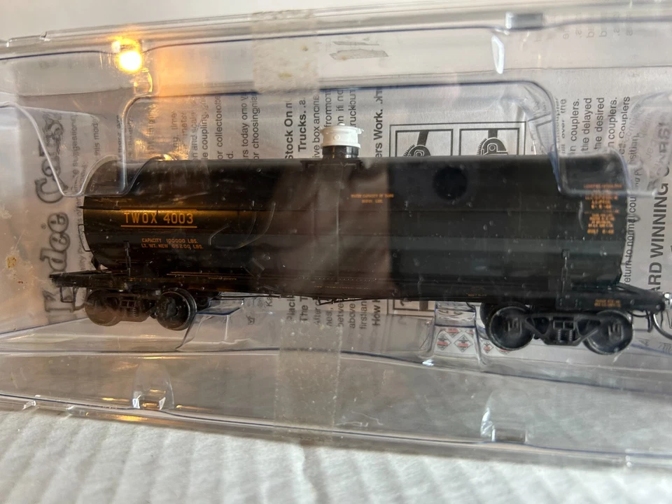 Kadee 9005 HO Scale TWOX ACF 11 000-Gallon Tank Car #4003