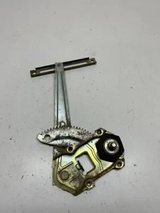 Actuador elevador puerta pasajero trasero Toyota Corolla Wagon TE28 te 28 1977 77 - Imagen 1 de 11