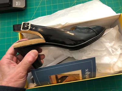 NOVO NA CAIXA Chinelos Femininos Tamanho 9 Softspots Preto Patente - Imagem 1 de 4