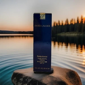 Estee Lauder Perfectionist Youth-Infusing Serum Makeup Rich Caramel 5W2 1 Fl.oz - Picture 1 of 5