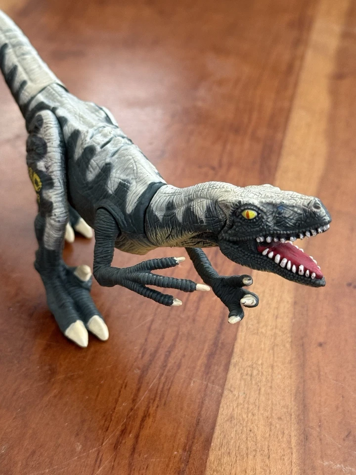 JURASSIC PARK THE LOST WORLD Kenner 1997 Dinossauro JP .13 Velociraptor (Ciclope) - Imagem 1 de 3