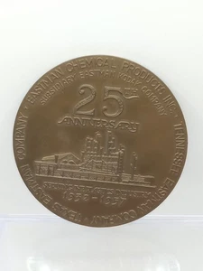 1957 Eastman Kodak Chemical Products 25th Anniversary Plastic Medal Tennessee  - Picture 1 of 10