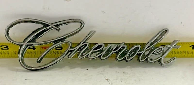 原始设备制造商通用 Trunk/Deck 脚本徽章带针 1966 - 1968 雪佛兰 Impala/Biscyane (907) — 第 1/2 张图片