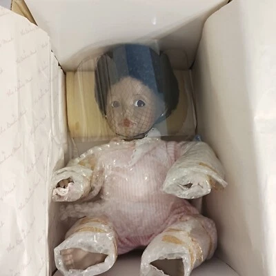 Muñeca de porcelana Charlene The Danbury Mint nueva en caja Foto 1 de 4