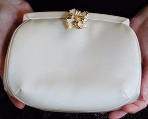 Judith Leiber IVORY Soft SATIN EVENING CLUTCH SWAROVSKI CRYSTAL ORCHID WEDDING - Picture 1 of 11