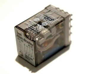 Allen Bradley Ice Cube Relay Cat 700-HC14Z24 Nuevo - Imagen 1 de 2
